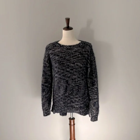 89th + Madison Women’s Sweater - Picture 1 of 4